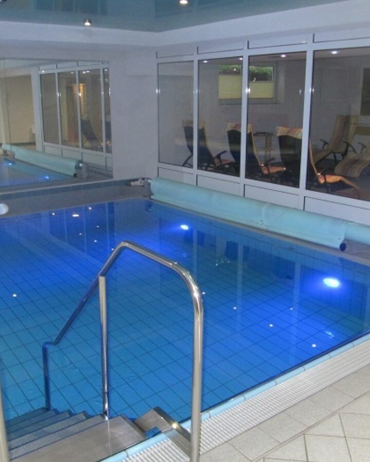 Reha-Meuser_Galerie-Villmar_schwimmbecken